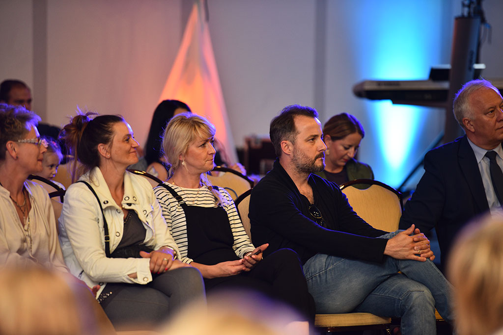 Gwiazdy seriali pokazały kreacje legnickich projektantów