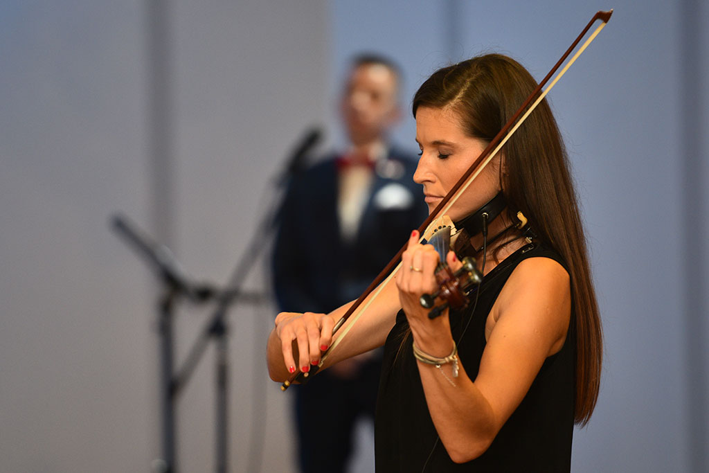 Gwiazdy seriali pokazały kreacje legnickich projektantów