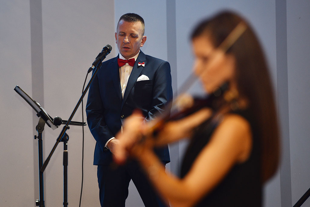 Gwiazdy seriali pokazały kreacje legnickich projektantów