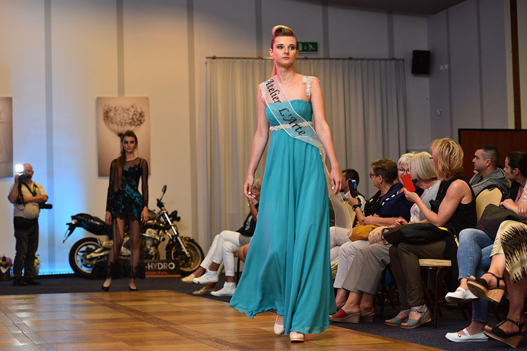 Gwiazdy seriali pokazały kreacje legnickich projektantów