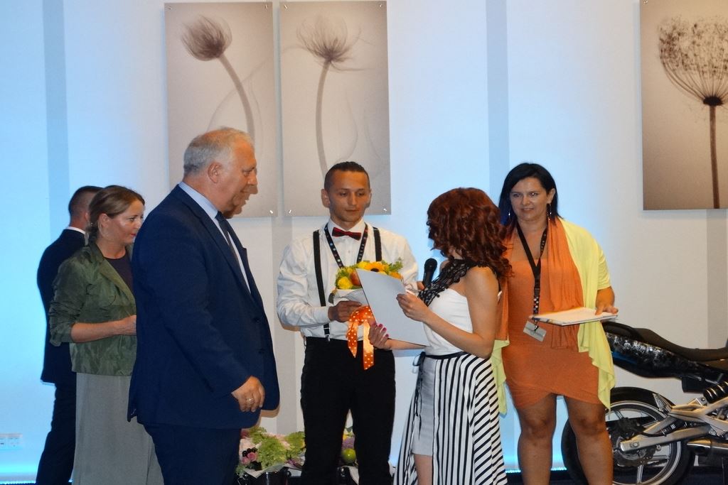 Pokaz mody. Aktorzy i projektanci specjalnie dla Konrada