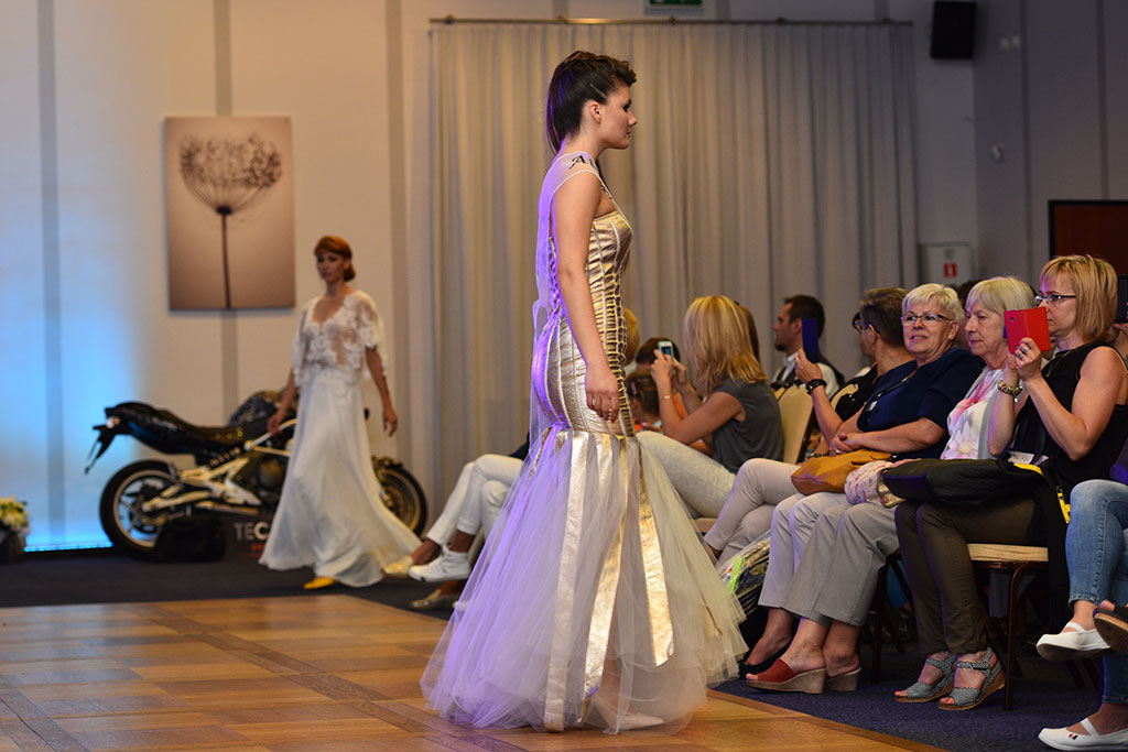 Gwiazdy seriali pokazały kreacje legnickich projektantów