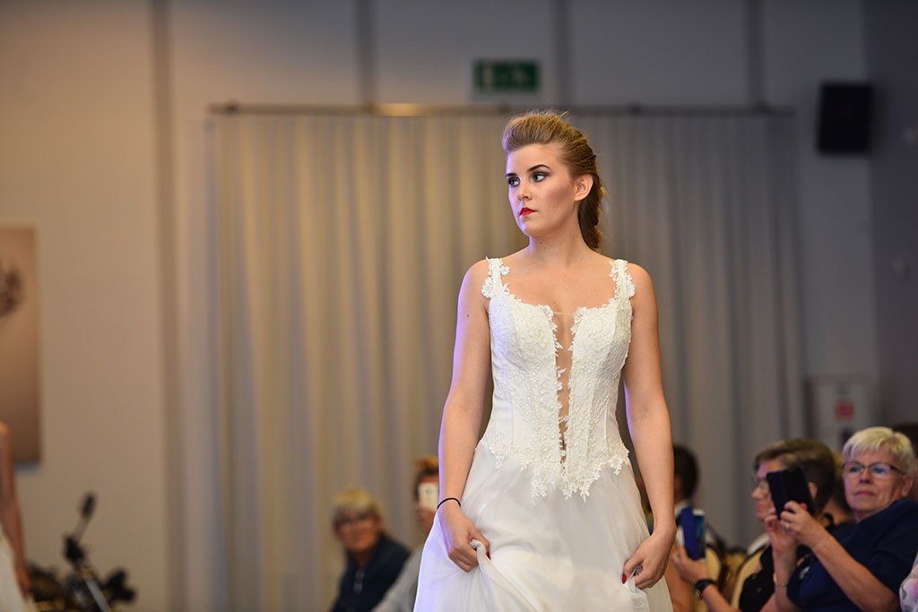 Gwiazdy seriali pokazały kreacje legnickich projektantów