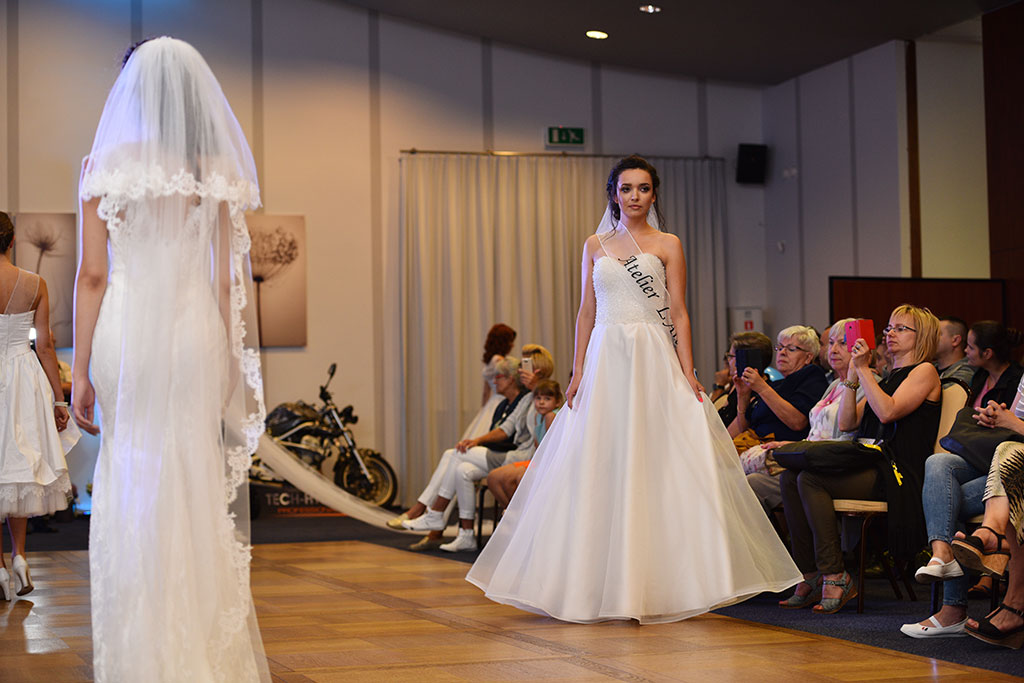 Gwiazdy seriali pokazały kreacje legnickich projektantów