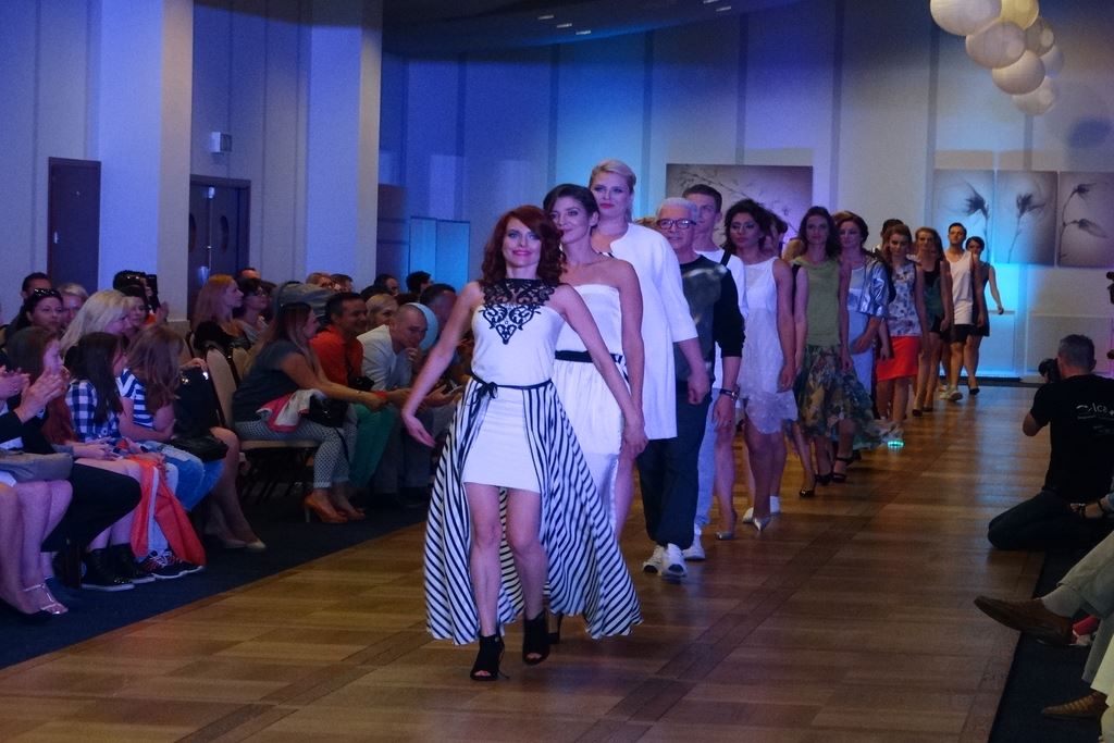 Pokaz mody. Aktorzy i projektanci specjalnie dla Konrada