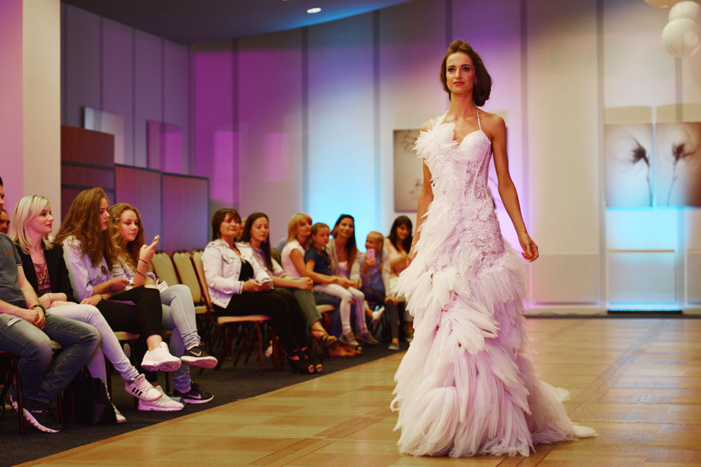 Gwiazdy seriali pokazały kreacje legnickich projektantów