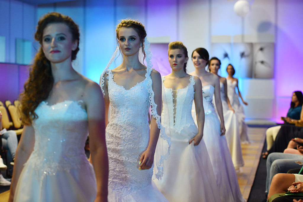 Gwiazdy seriali pokazały kreacje legnickich projektantów