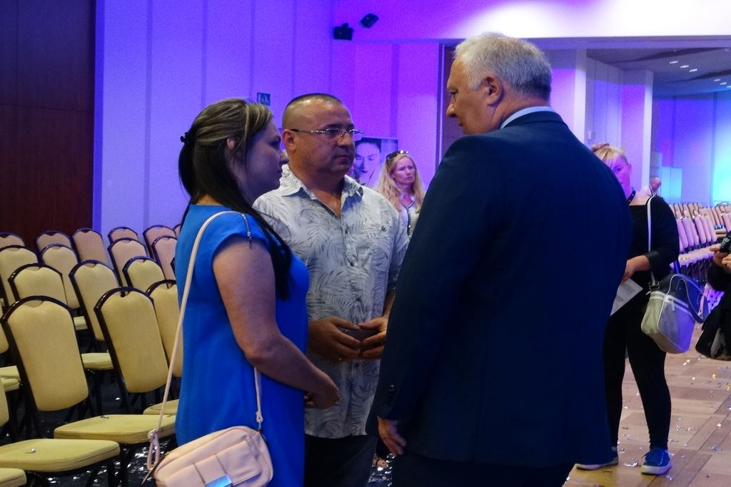 Pokaz mody. Aktorzy i projektanci specjalnie dla Konrada