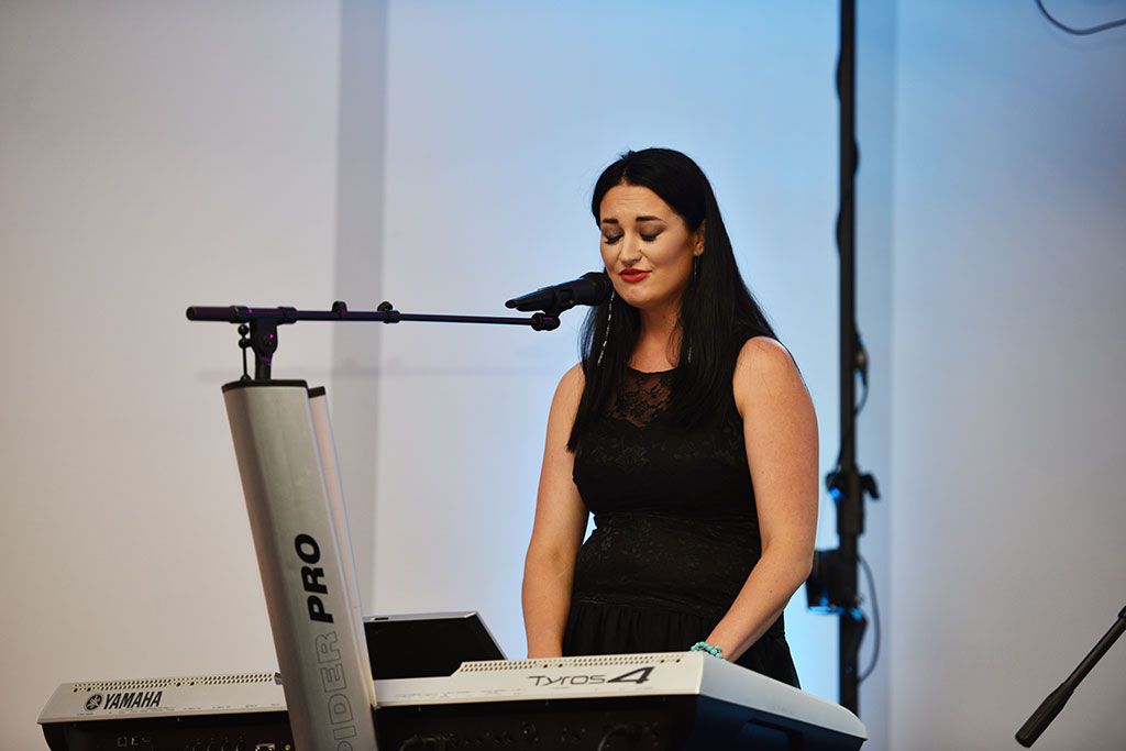 Gwiazdy seriali pokazały kreacje legnickich projektantów