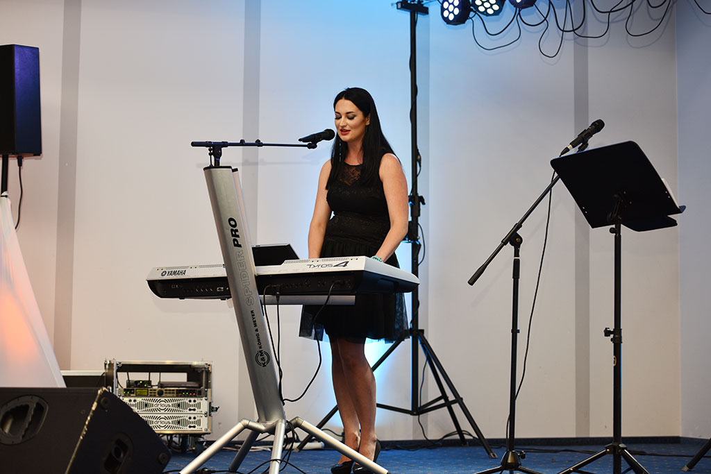 Gwiazdy seriali pokazały kreacje legnickich projektantów