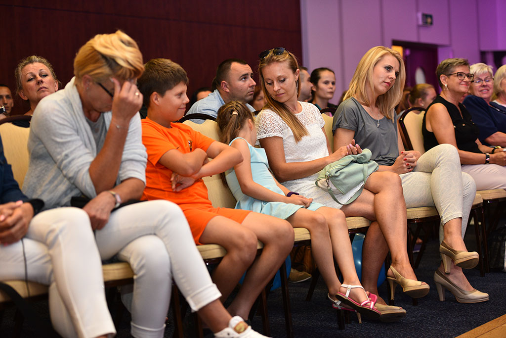 Gwiazdy seriali pokazały kreacje legnickich projektantów