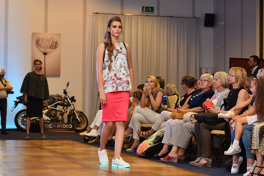 Gwiazdy seriali pokazały kreacje legnickich projektantów