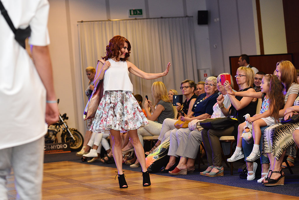 Gwiazdy seriali pokazały kreacje legnickich projektantów