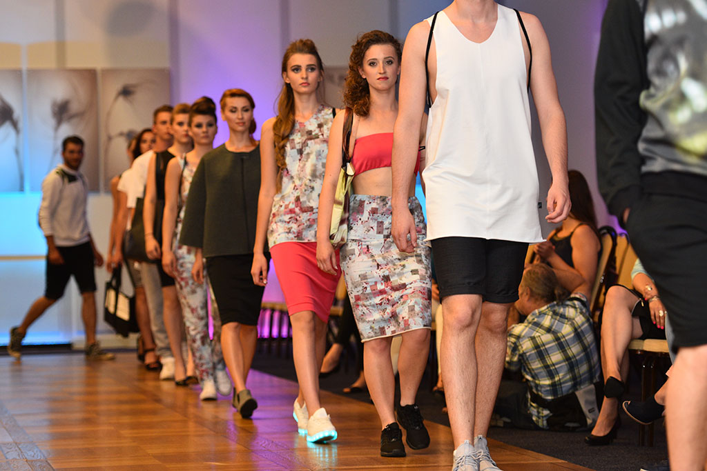 Gwiazdy seriali pokazały kreacje legnickich projektantów