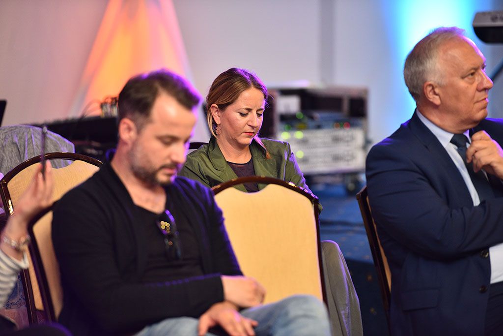 Gwiazdy seriali pokazały kreacje legnickich projektantów