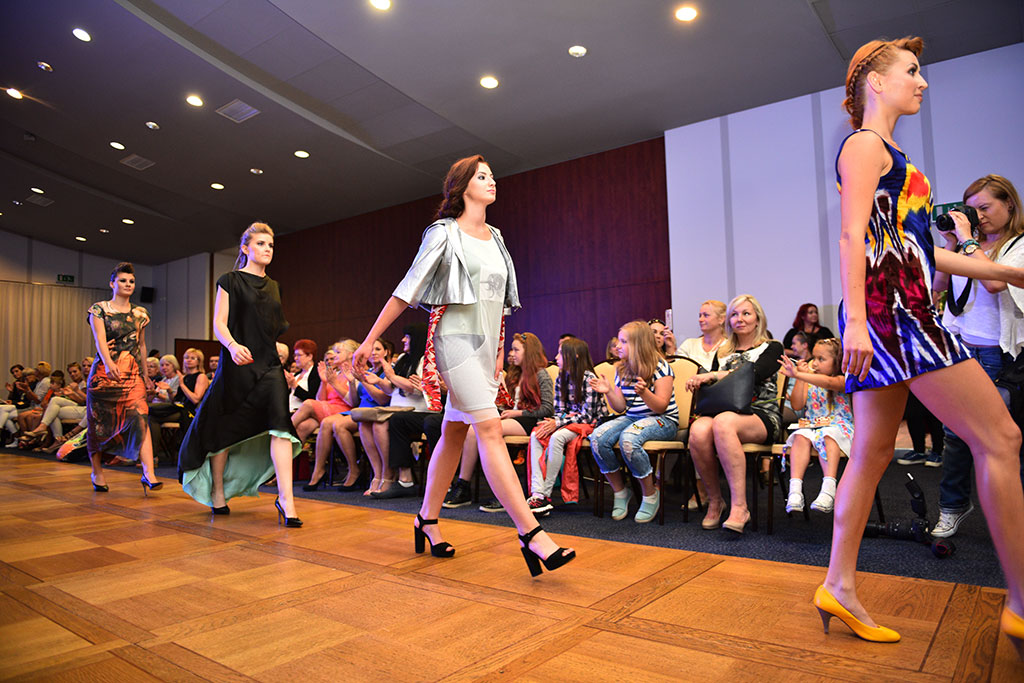 Gwiazdy seriali pokazały kreacje legnickich projektantów