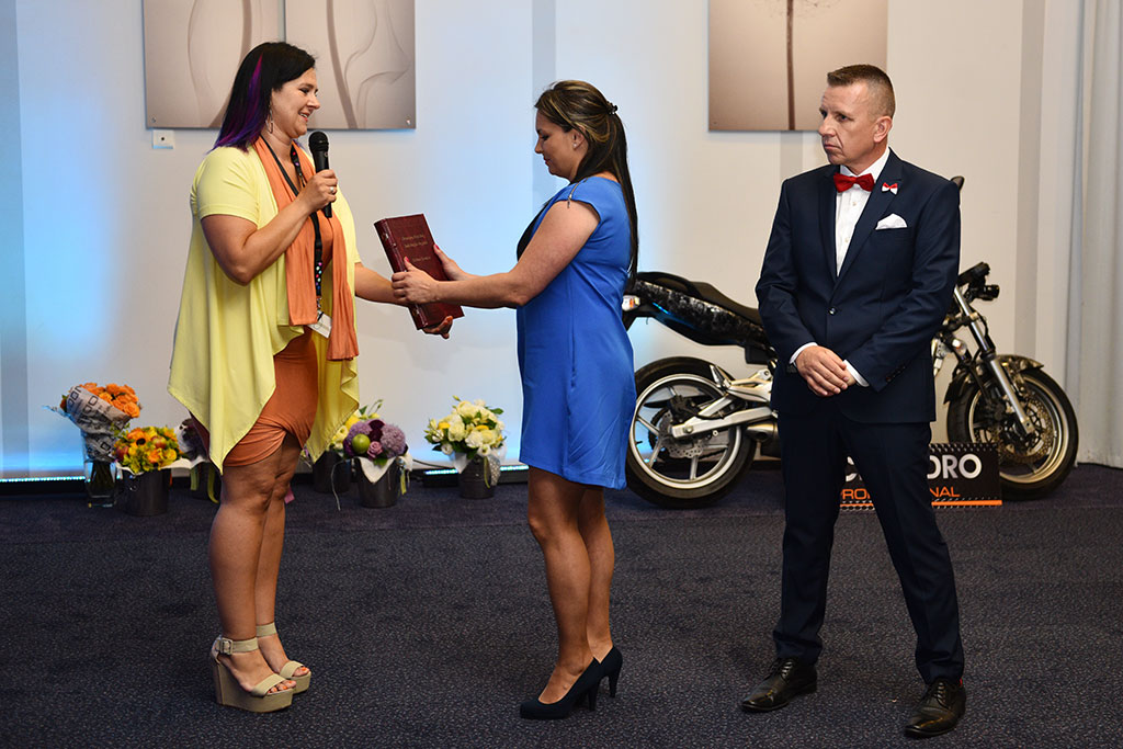 Gwiazdy seriali pokazały kreacje legnickich projektantów