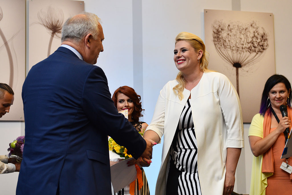 Gwiazdy seriali pokazały kreacje legnickich projektantów