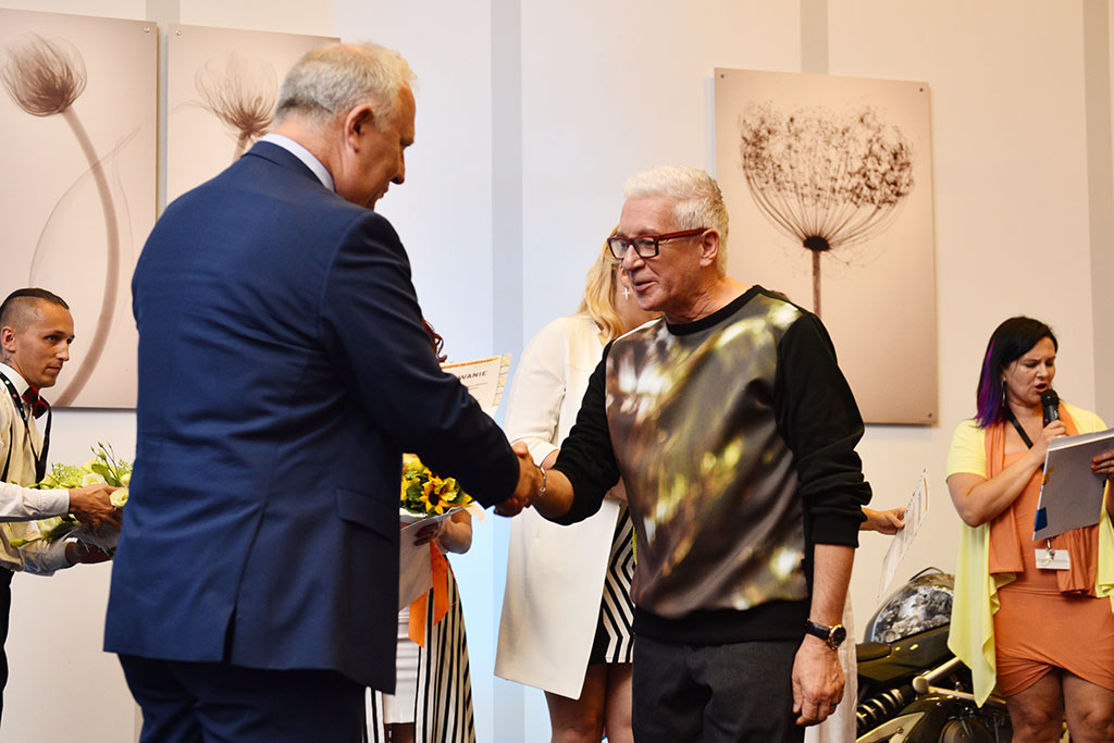 Gwiazdy seriali pokazały kreacje legnickich projektantów