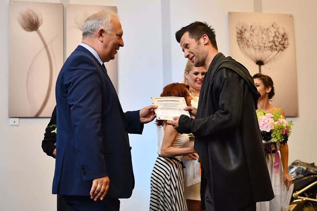 Gwiazdy seriali pokazały kreacje legnickich projektantów