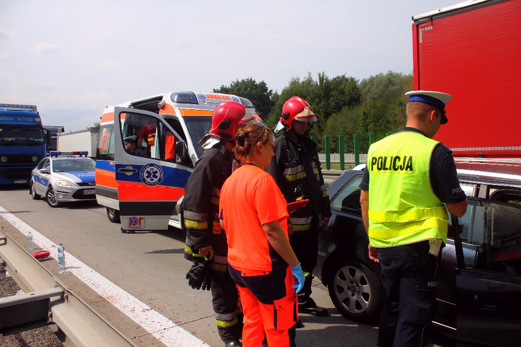 Audi wjechało w ciężarówkę na autostradzie pod Legnicą