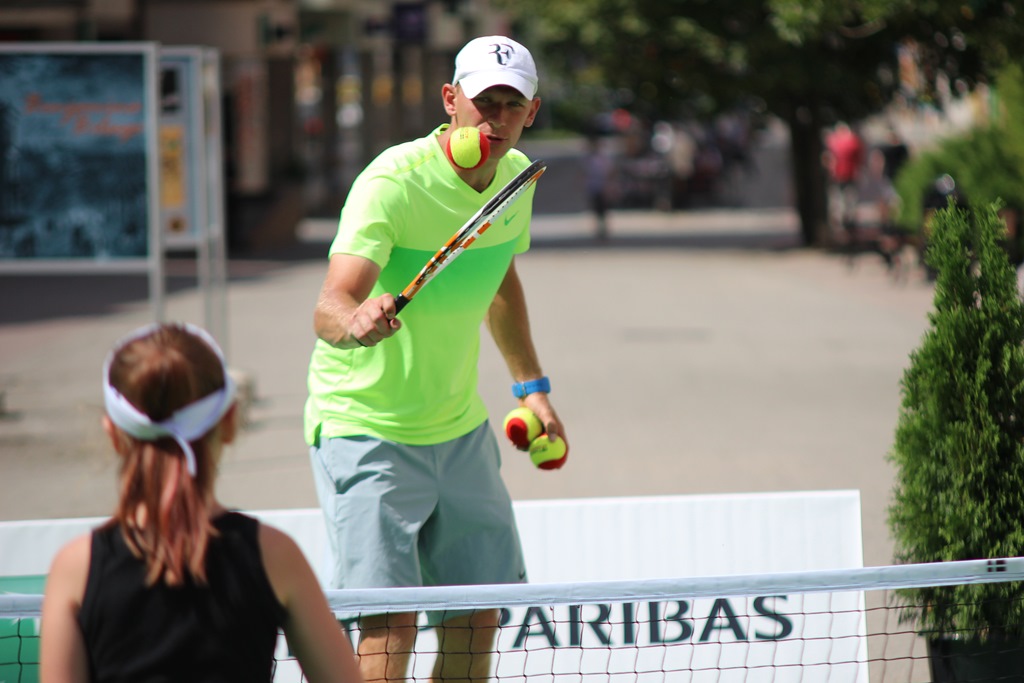 Dzieciaki do Rakiet, czyli tenis ziemny w legnickim Rynku