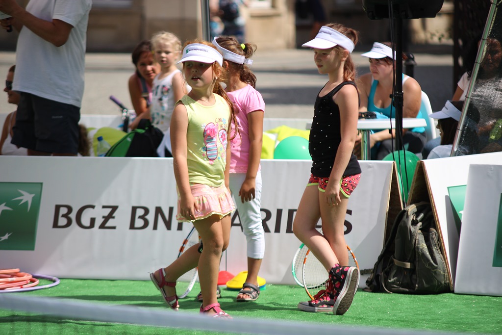 Dzieciaki do Rakiet, czyli tenis ziemny w legnickim Rynku
