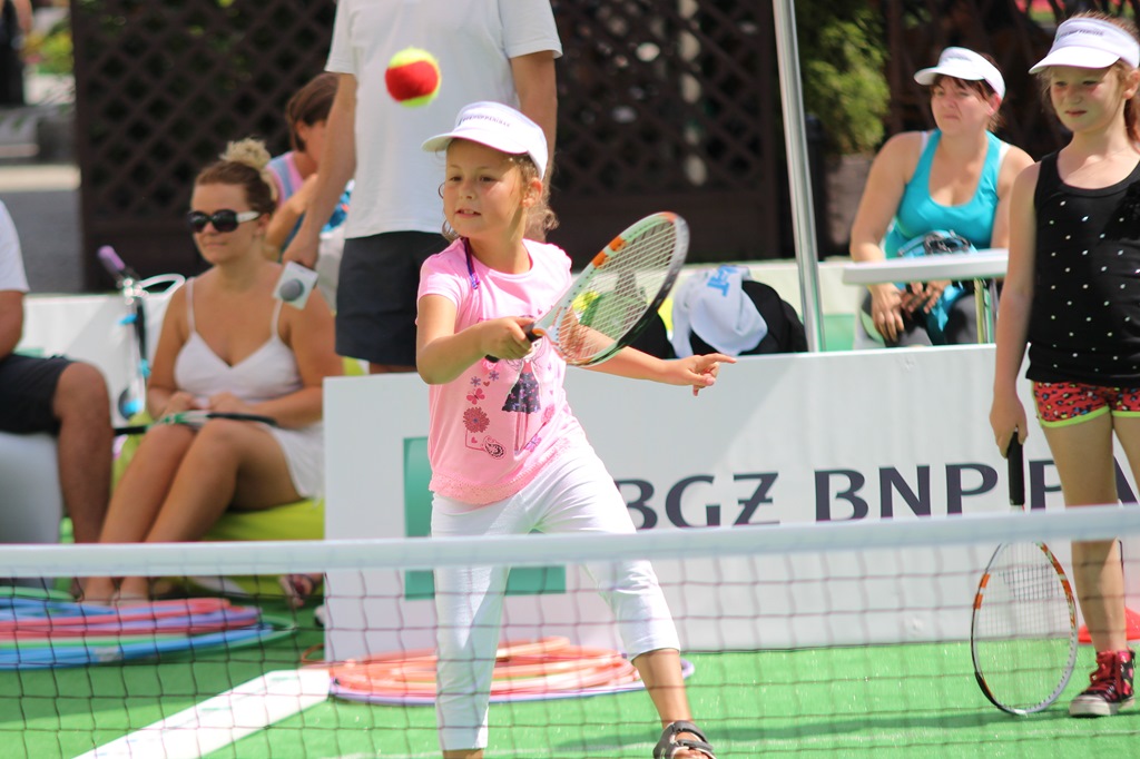 Dzieciaki do Rakiet, czyli tenis ziemny w legnickim Rynku