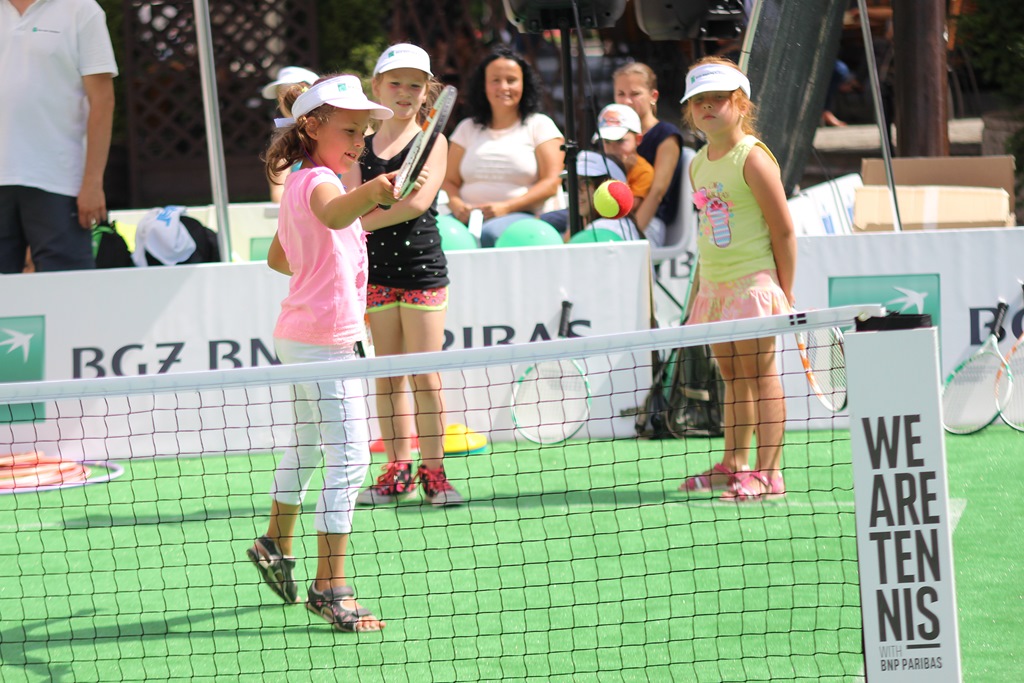 Dzieciaki do Rakiet, czyli tenis ziemny w legnickim Rynku
