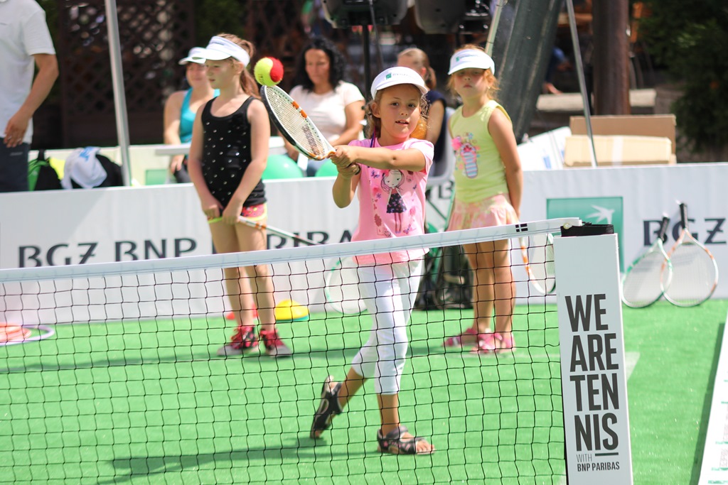 Dzieciaki do Rakiet, czyli tenis ziemny w legnickim Rynku