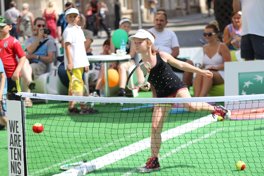 Dzieciaki do Rakiet, czyli tenis ziemny w legnickim Rynku