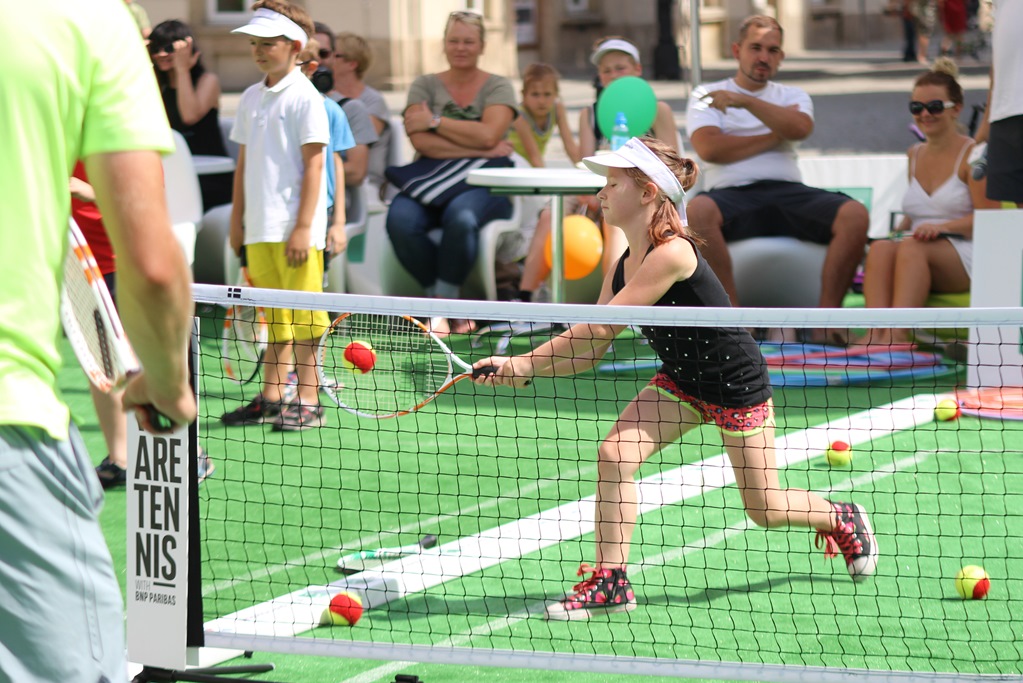 Dzieciaki do Rakiet, czyli tenis ziemny w legnickim Rynku