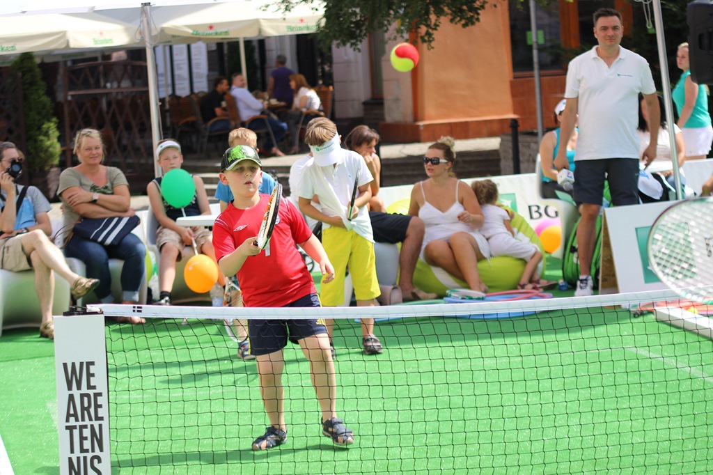 Dzieciaki do Rakiet, czyli tenis ziemny w legnickim Rynku