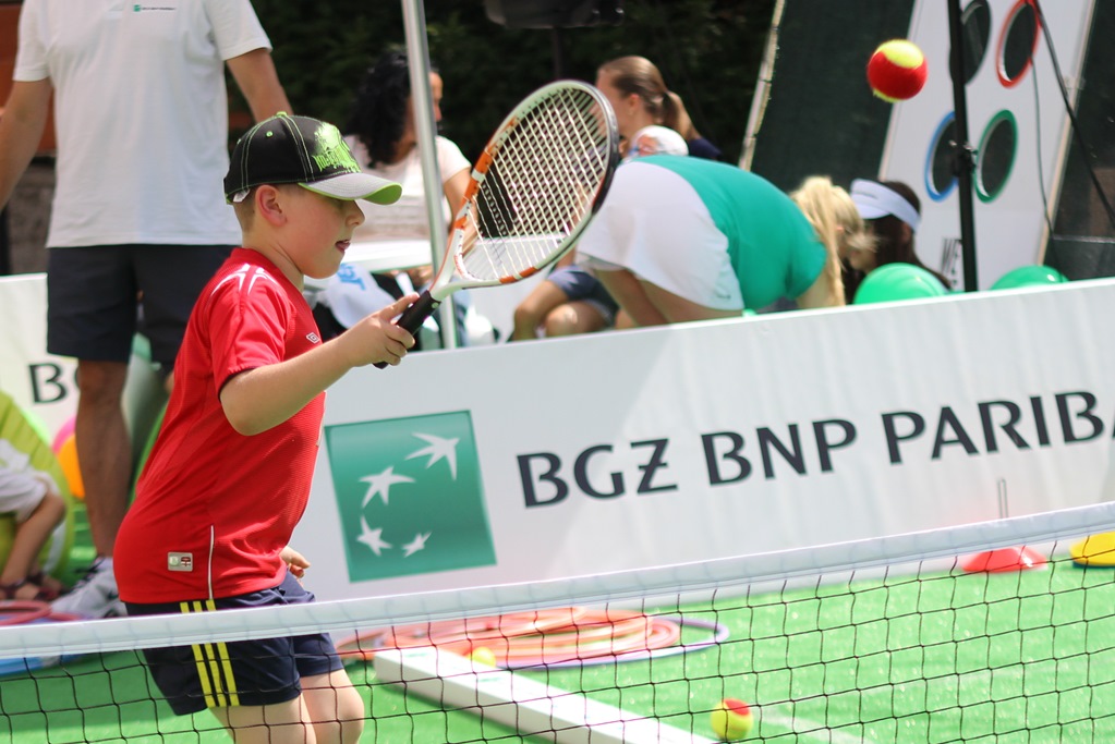 Dzieciaki do Rakiet, czyli tenis ziemny w legnickim Rynku