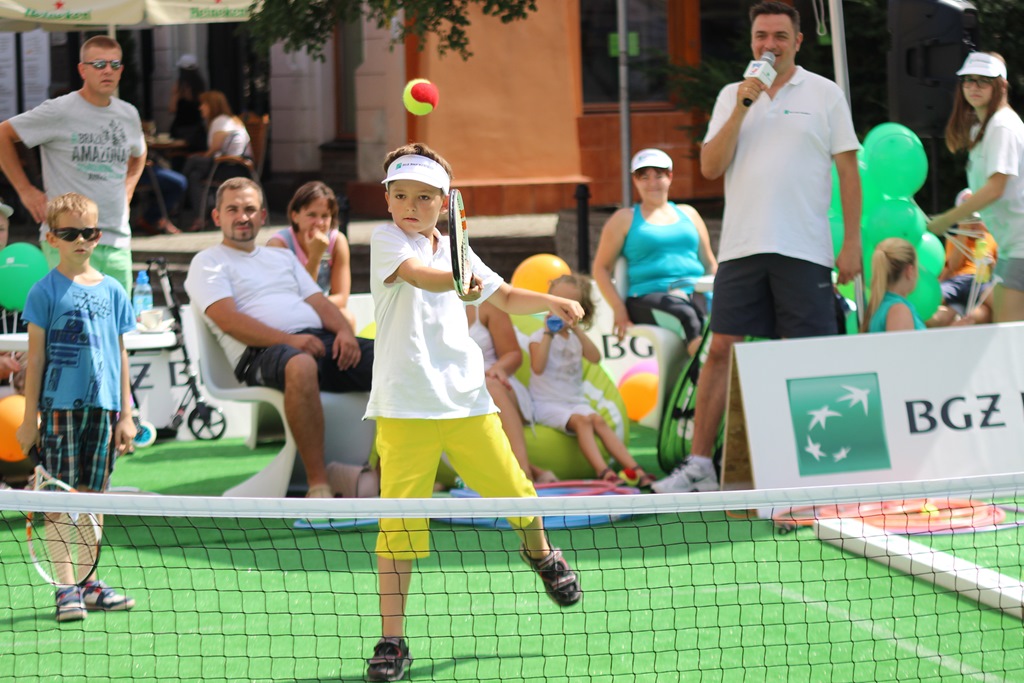 Dzieciaki do Rakiet, czyli tenis ziemny w legnickim Rynku
