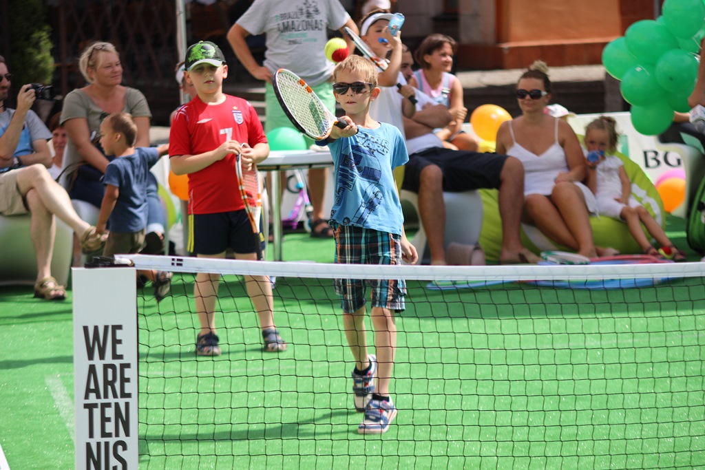 Dzieciaki do Rakiet, czyli tenis ziemny w legnickim Rynku