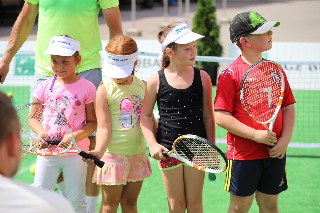 Dzieciaki do Rakiet, czyli tenis ziemny w legnickim Rynku