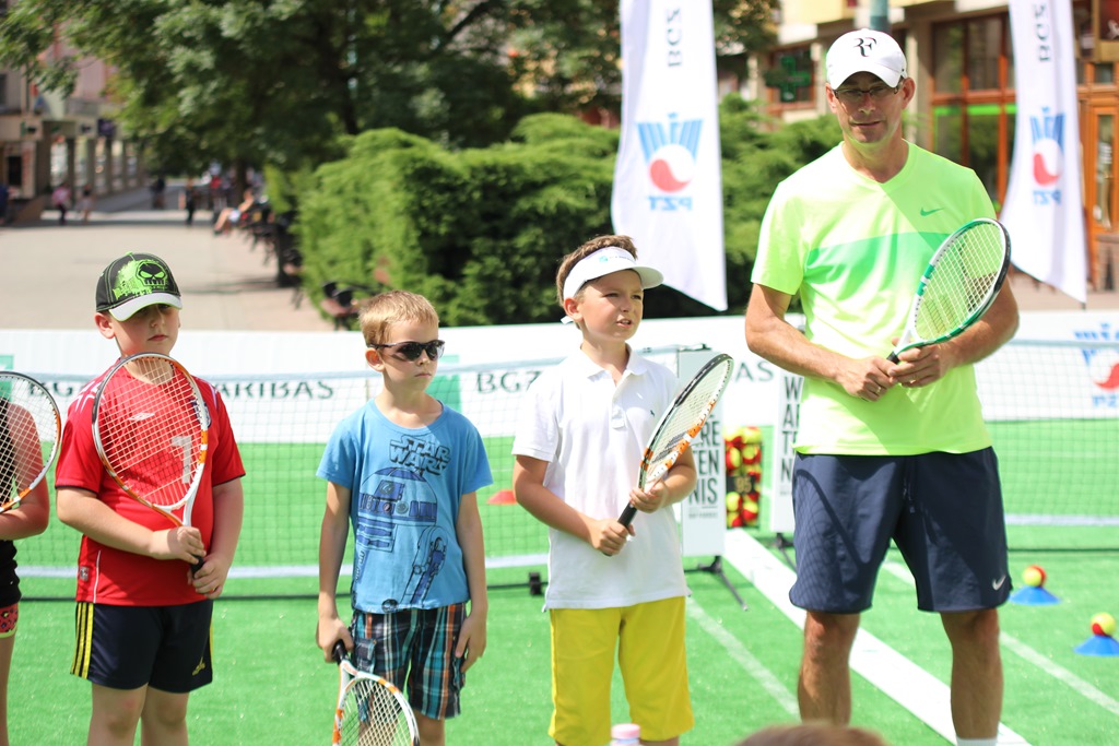 Dzieciaki do Rakiet, czyli tenis ziemny w legnickim Rynku