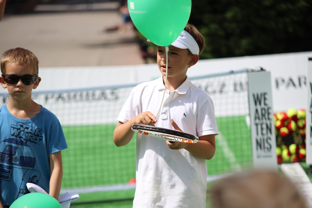 Dzieciaki do Rakiet, czyli tenis ziemny w legnickim Rynku