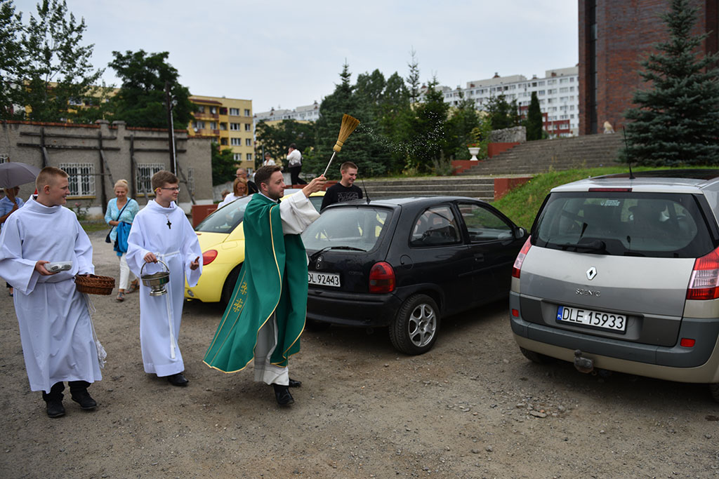 Święcenie samochodów w przeddzień Świętego Krzysztofa