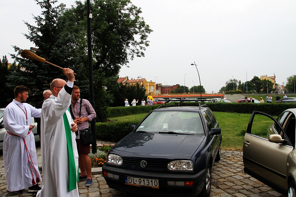 W Sanktuariun świętego Jacka po mszy święcili samochody