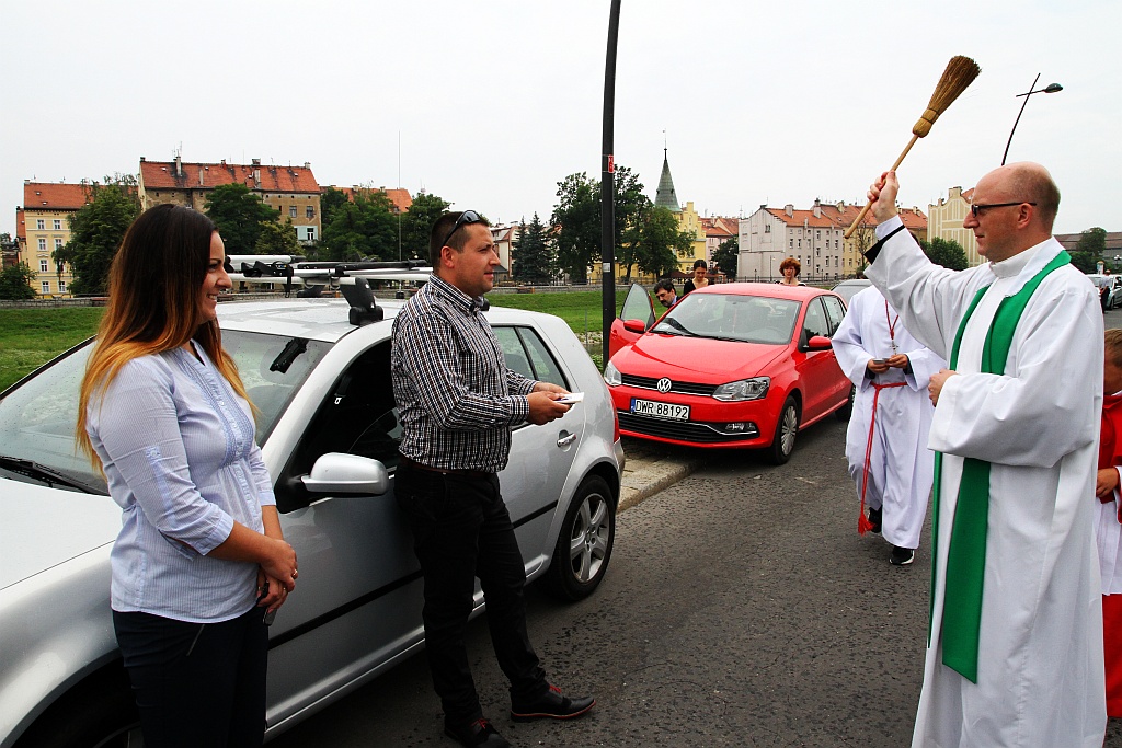 W Sanktuariun świętego Jacka po mszy święcili samochody