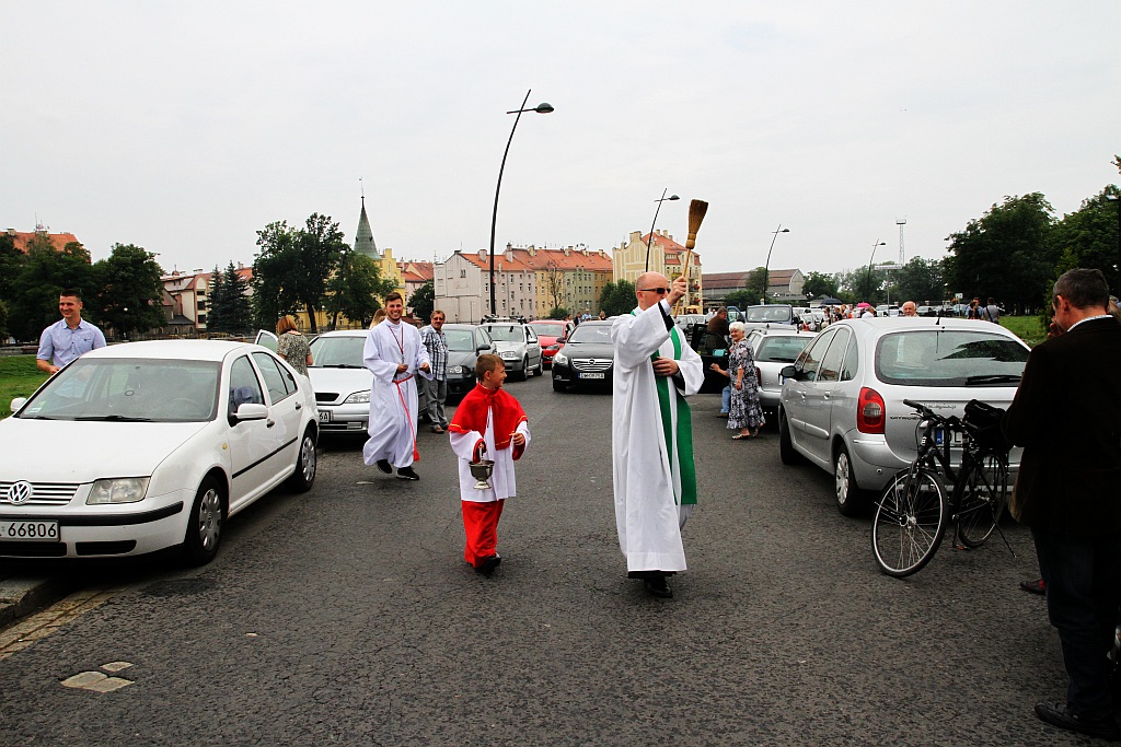 W Sanktuariun świętego Jacka po mszy święcili samochody