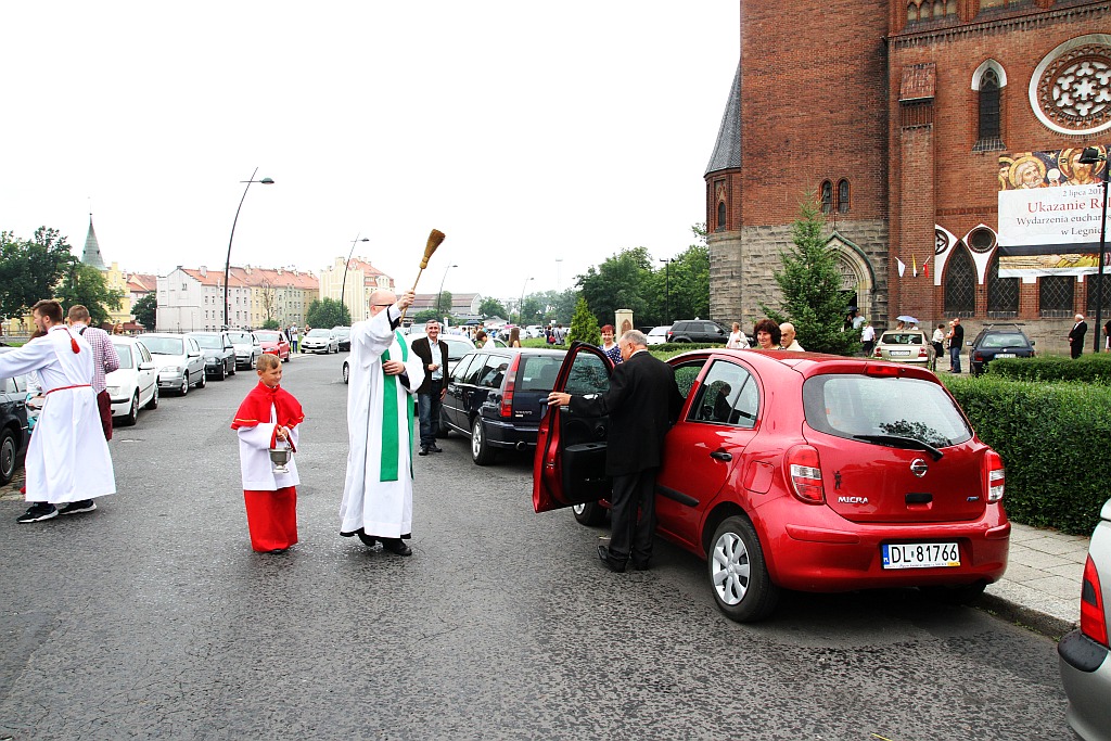 W Sanktuariun świętego Jacka po mszy święcili samochody