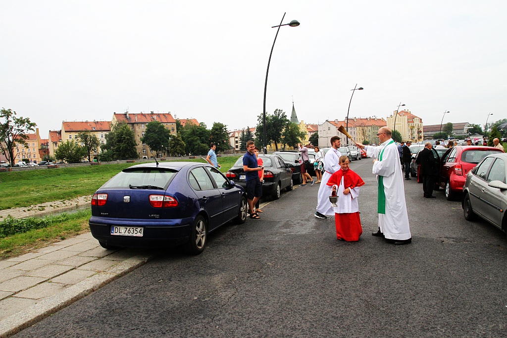 W Sanktuariun świętego Jacka po mszy święcili samochody