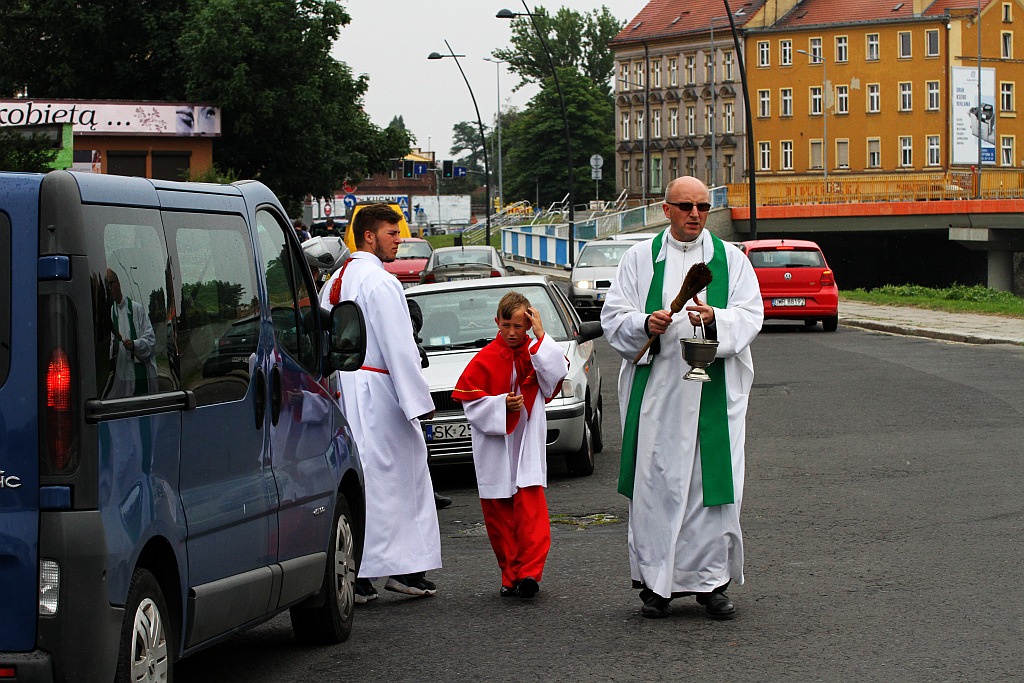 W Sanktuariun świętego Jacka po mszy święcili samochody