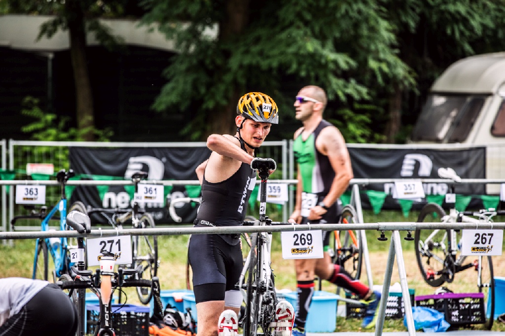 Legniccy twardziele walczyli na trasie triathlonu w Sławie