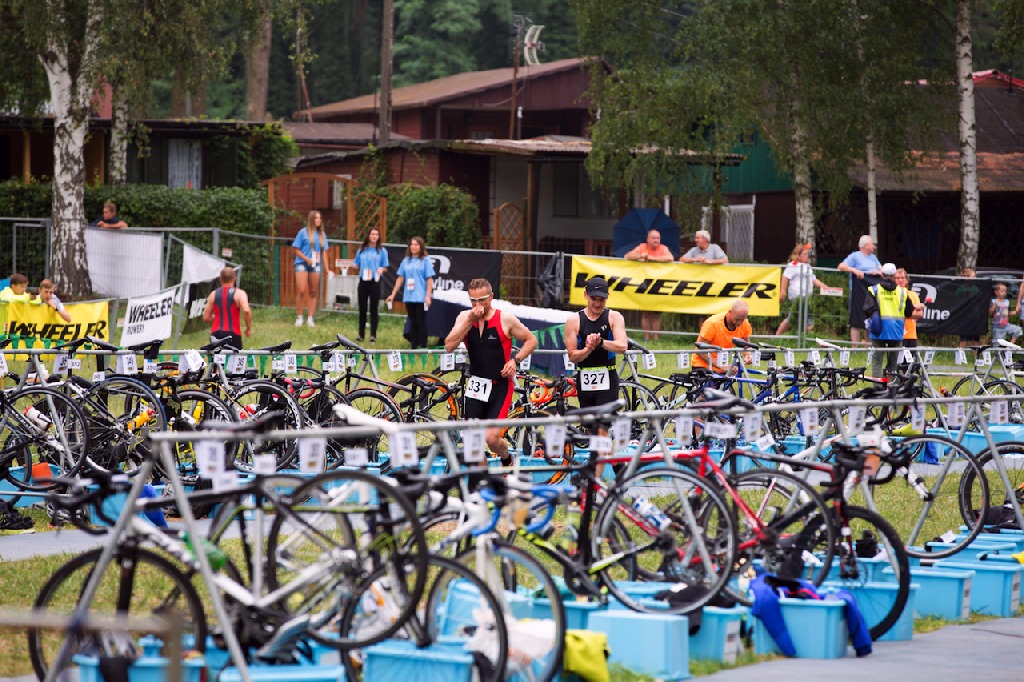 Legniccy twardziele walczyli na trasie triathlonu w Sławie