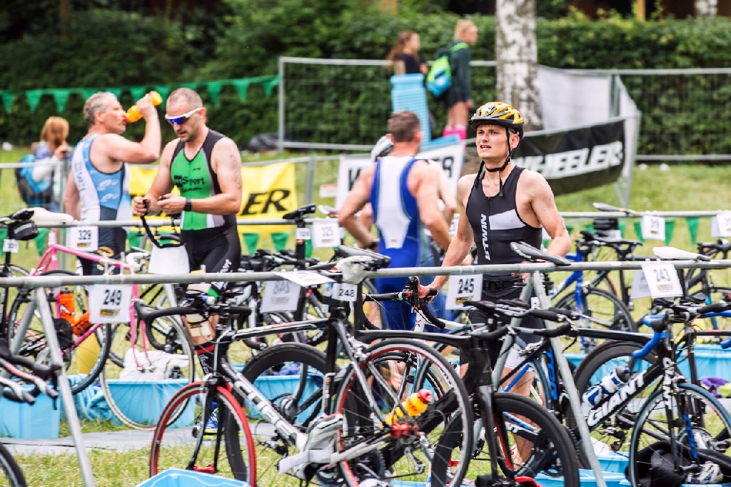 Legniccy twardziele walczyli na trasie triathlonu w Sławie