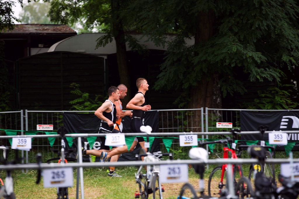 Legniccy twardziele walczyli na trasie triathlonu w Sławie